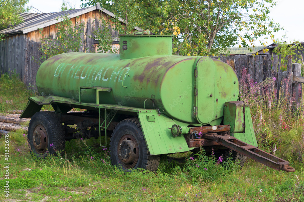 Fototapeta premium the old trailer tank in the yard