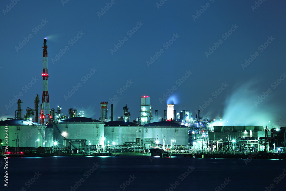 Fototapeta premium Industrial plant at night