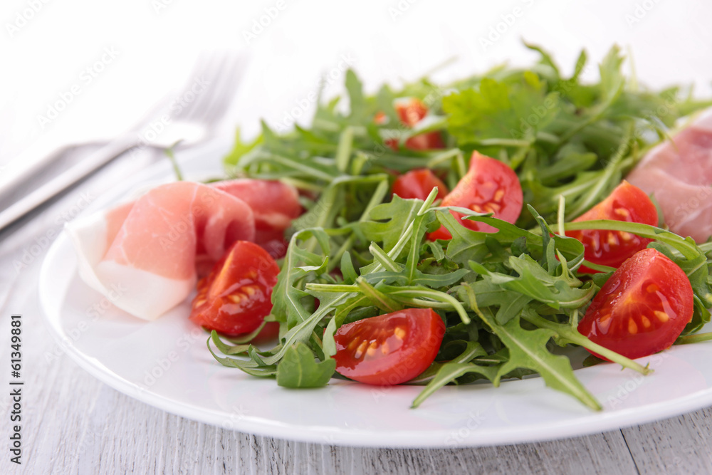 salad with ham and tomato
