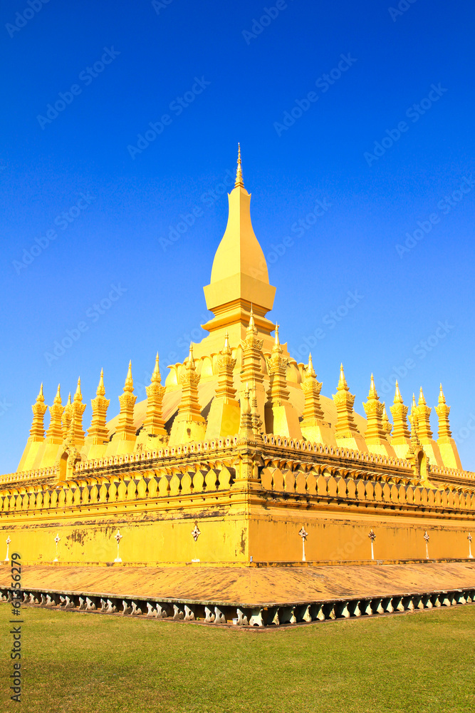 Naklejka premium Golden pagada in Wat Pha That Luang, Vientiane, Laos.
