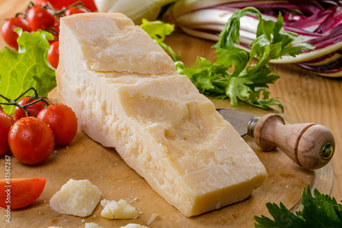 Formaggio Parmigiano e verdure photo