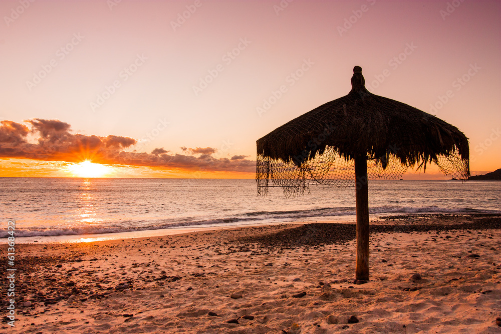 Obraz premium Scenics from the beaches of the sea of cortez, where the desert meets the sea, Baja California sur Mexico.