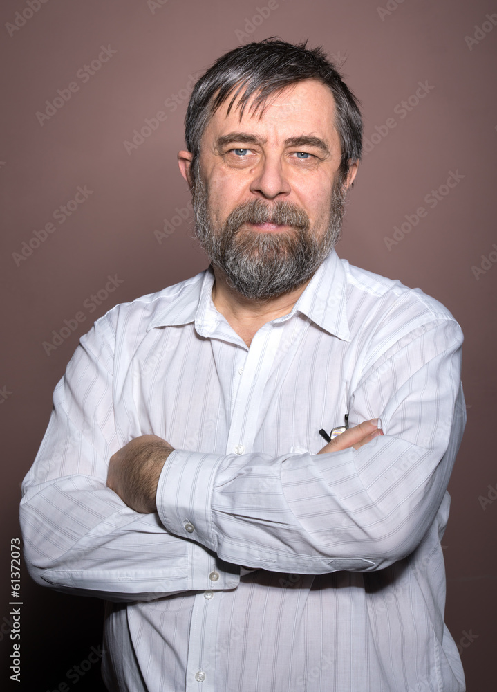 Fototapeta premium Elderly man on a brown background