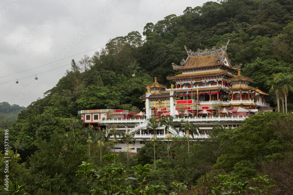 Fototapeta premium Taoist Zhinan Temple on a hillside in Taipei