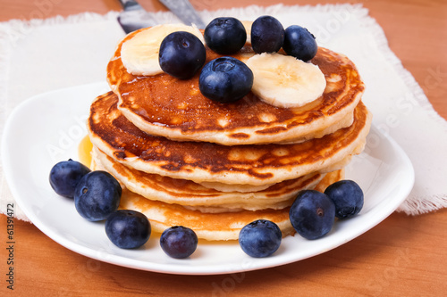 Pancakes with blueberry and bananas