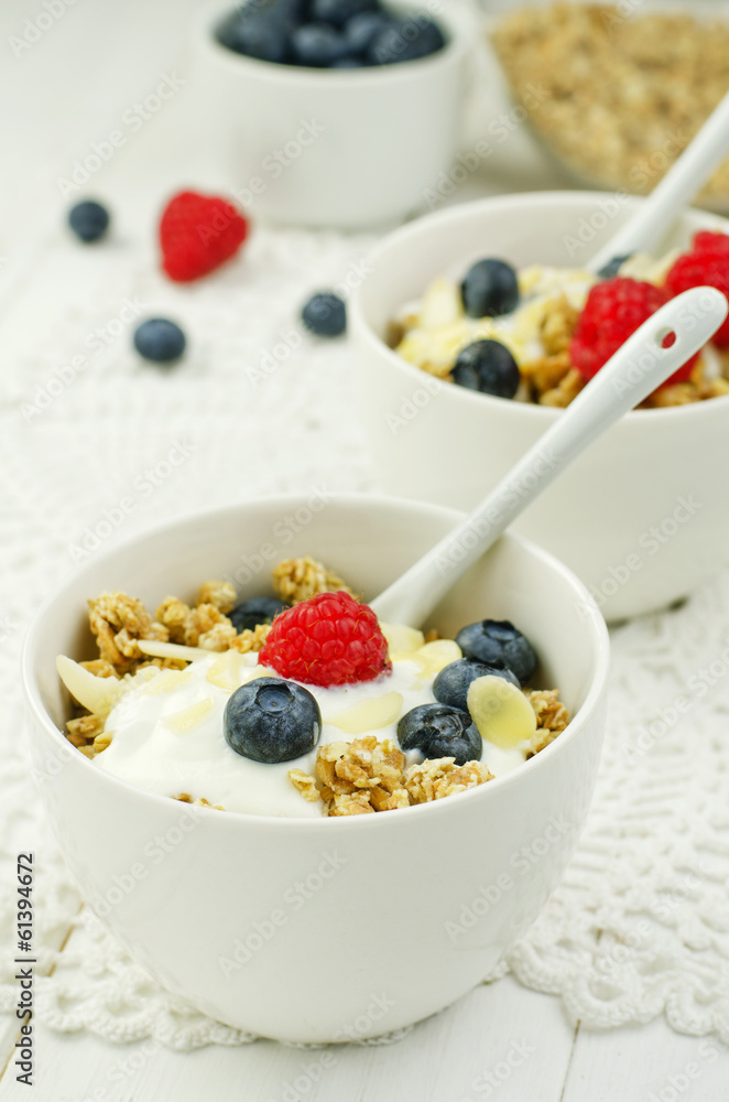 Healthy breakfast with granola, yogurt and fresh berries Healthy breakfast with granola, yogurt and fresh berries