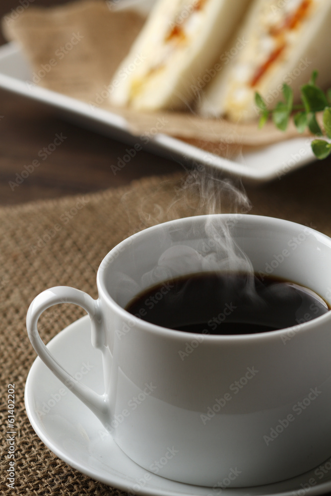 暖かいコーヒー 暖かいコーヒー