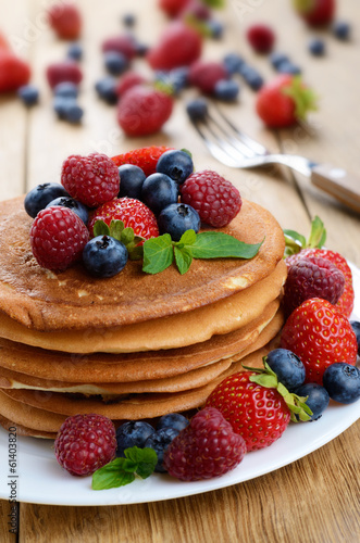 Pancakes with berries