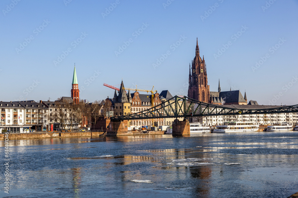 Fototapeta premium Eiserner steg at river Main
