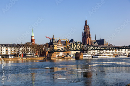 Eiserner steg at river Main © travelview