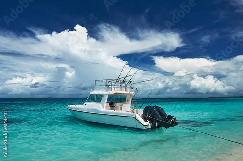 Fototapeta Naklejka Na Ścianę i Meble -  Beautiful island beach with motor boat