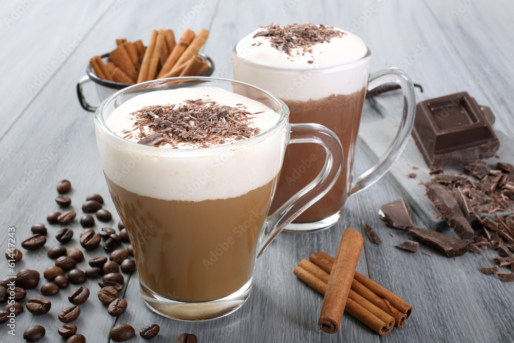 Obraz premium latte macchiato e cioccolato