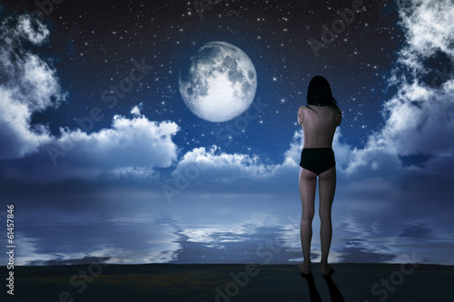 Fotografie girl in moonlight