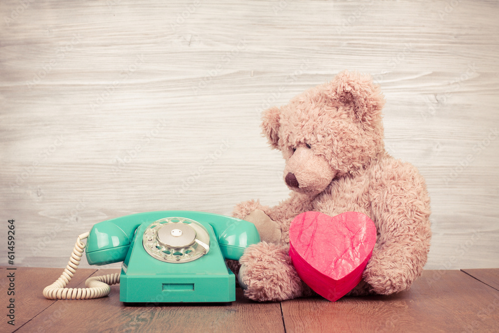 Teddy Bear with heart box near retro telephone - obrazy, fototapety, plakaty 