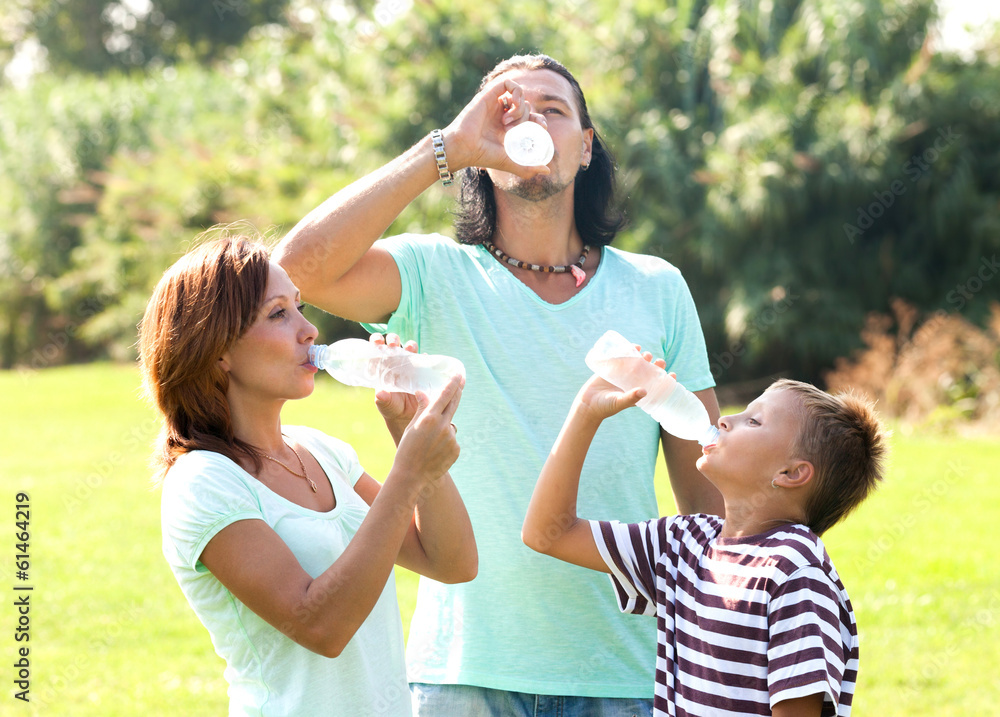 Obraz premium Drinking from plastic bottles