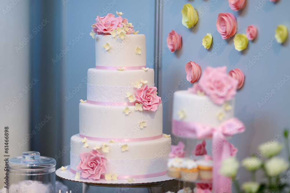 White wedding cake decorated with pink flowers White wedding cake decorated with pink flowers