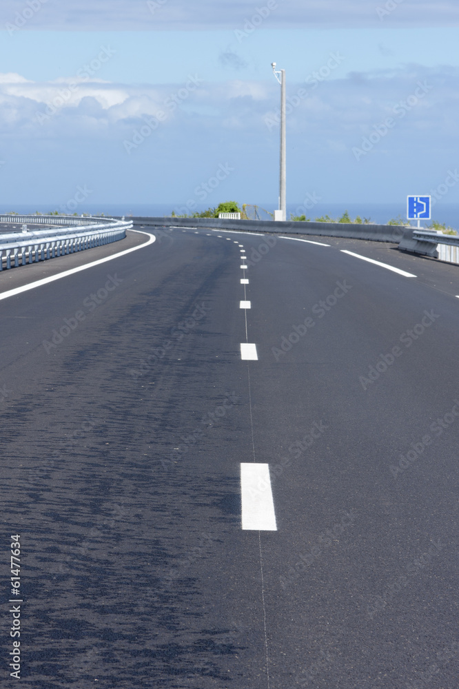 Fototapeta premium chaussée déserte