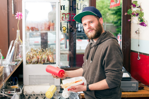 Fast Food Imbiss - Verkäufer mit Hotdog  photo