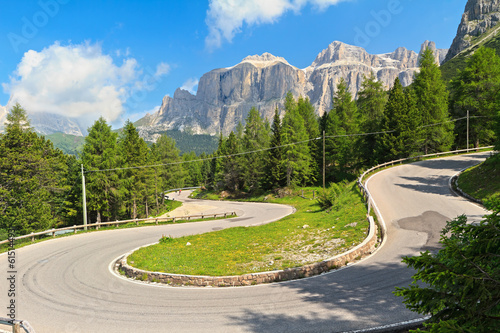 Fototapeta Naklejka Na Ścianę i Meble -  Dolomiti - winding road to Pordoi pass