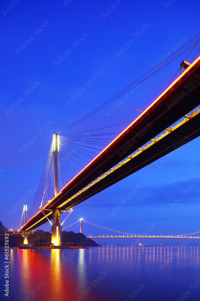 Fototapeta premium Most w Hongkongu w nocy