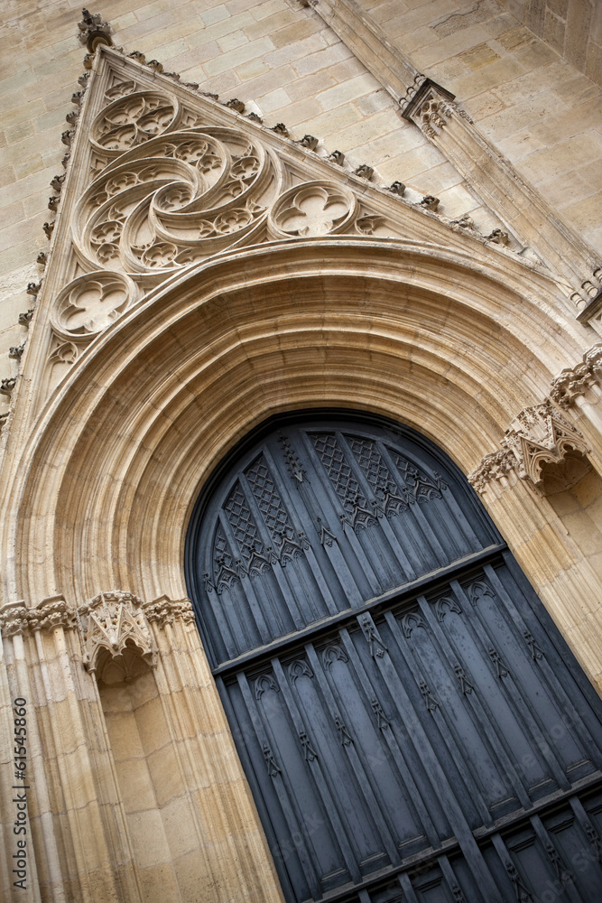 Porte et façade de l'Eglise Saint-Pierre à Bordeaux