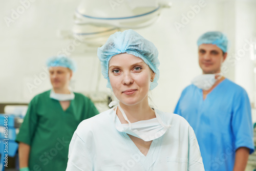 Foto surgeons team in surgery operation room