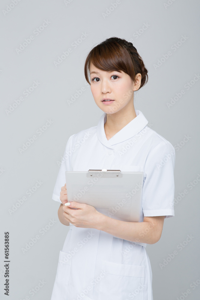 白衣の女性 白衣の女性