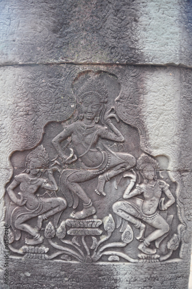 Dancing apsara on a column of the outer gallery at Bayon