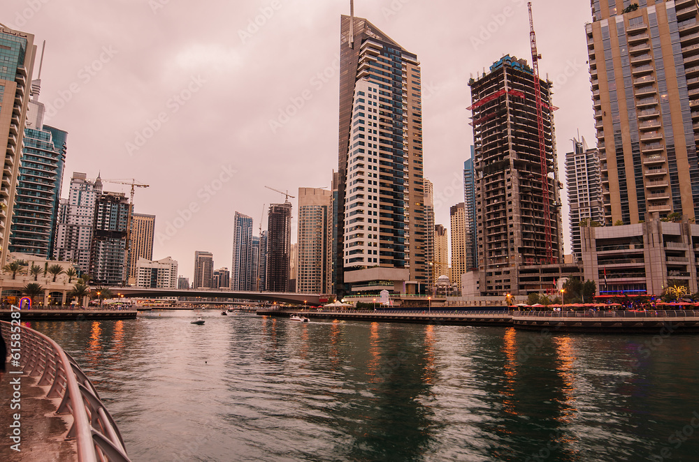 Fototapeta premium Marina of Dubai (United Arab Emirates) in the sunset