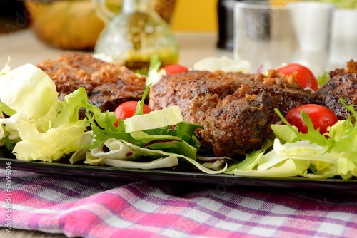 Obraz na plátně medaglioni cotti di filetto di manzo