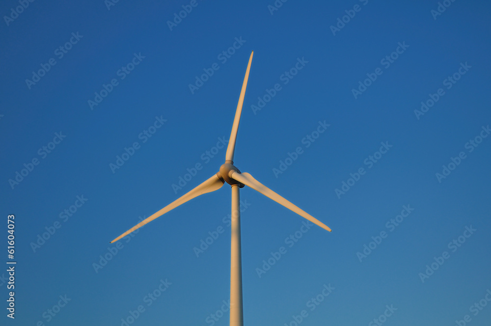 Gros plan sur les pales d'une éolienne Gros plan sur les pales d'une éolienne