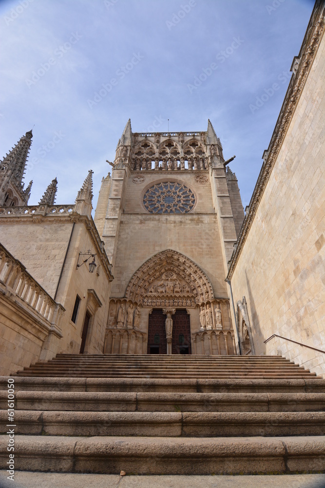 Escaleras y fachada de laCatedral de Burgos (Camino de Santiago)