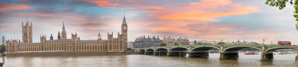 London at dusk. Autumn sunset over Westminster Bridge - obrazy, fototapety, plakaty 