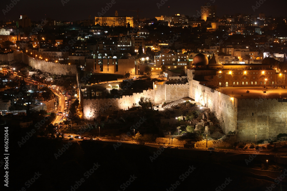 Night in Jerusalem old city, Temple Mount with Al-Aqsa Mosque, v