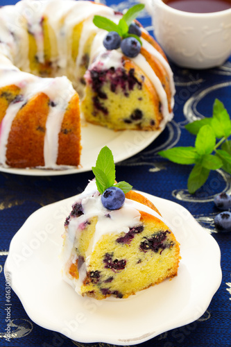 Kugelhopf cake with blueberries and lime, with a glaze.