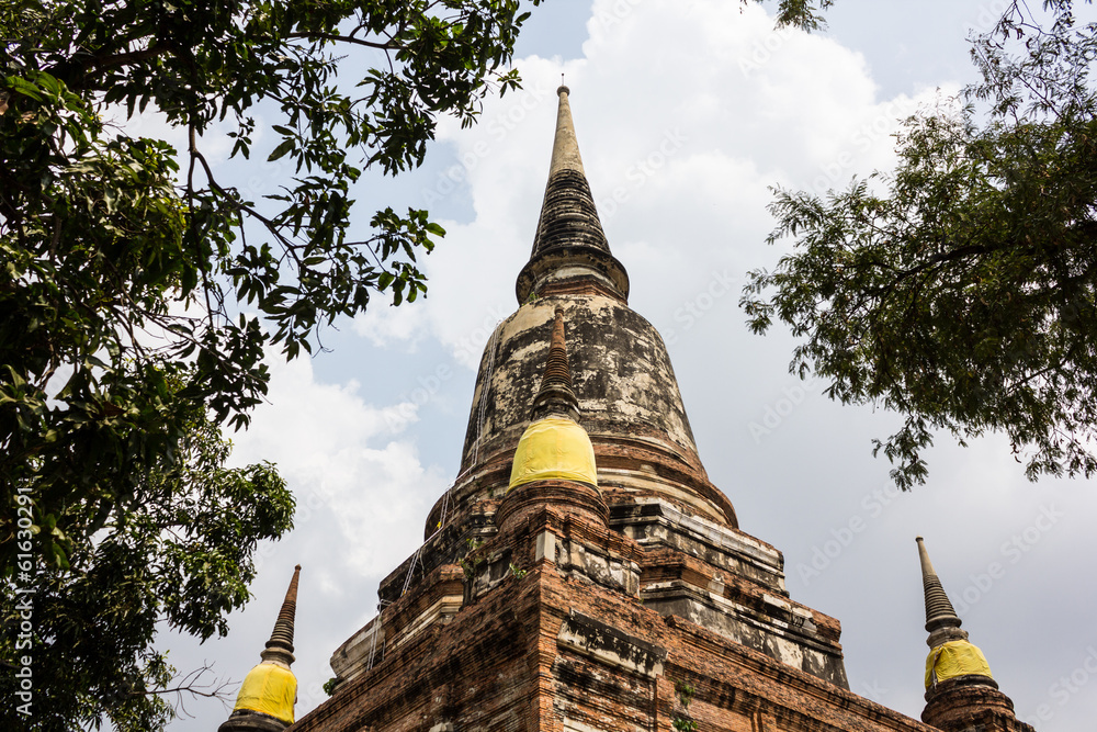 Fototapeta premium Pagoda at Wat Yai Chaimongkol, Ayutthaya, Thailand