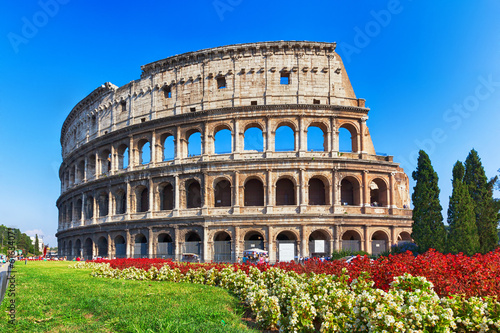 Fotografia ancient Colosseum in Rome, Italy
