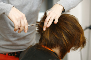 Handdoek met foto Kapsalon Professionele kapper stylt lang haar  © Nebojsa