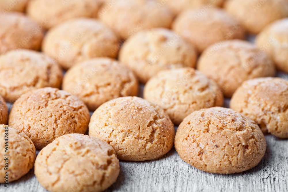 meringue almond cookies