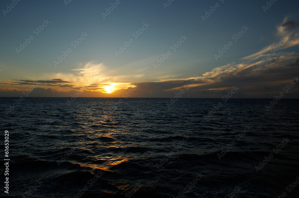 Obraz premium Sunset over the ocean, Vanua Levu island, Fiji