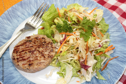 steak de veau et salade
