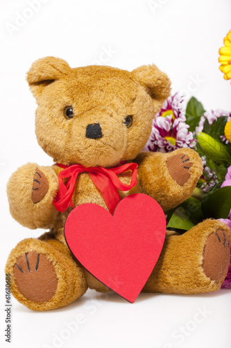 Grußkarte mit Teddybär und rotem Herzen