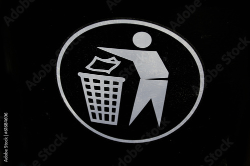 A sign for recycling (garbage, trash can)