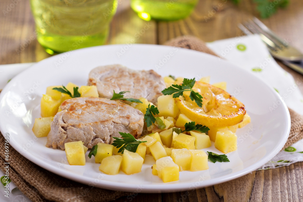 Pork medallions with vegetables