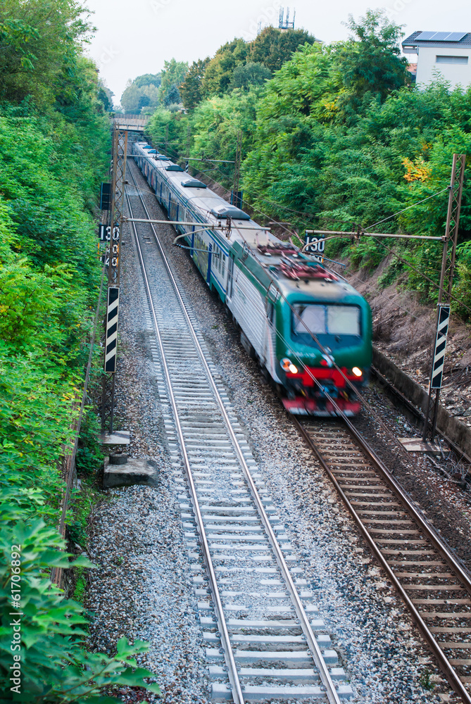 Obraz premium Treno sui binari, ferrovia