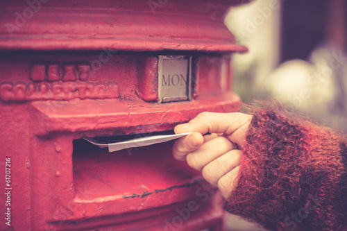 Billede på lærred Woman posting letter