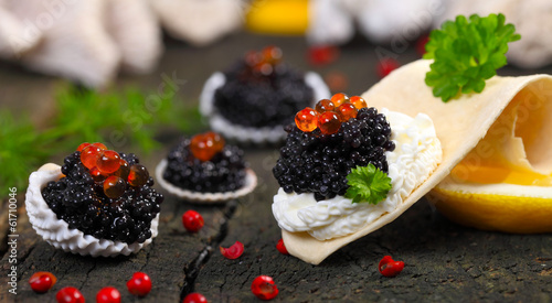 Kaviar, in Muscheln serviert
