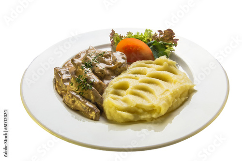 liver with mashed potatoes and vegetables