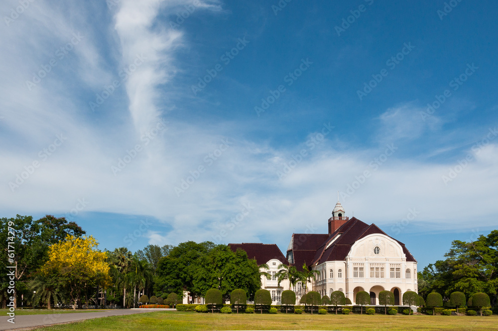 Obraz premium Cloud and Thai Palace