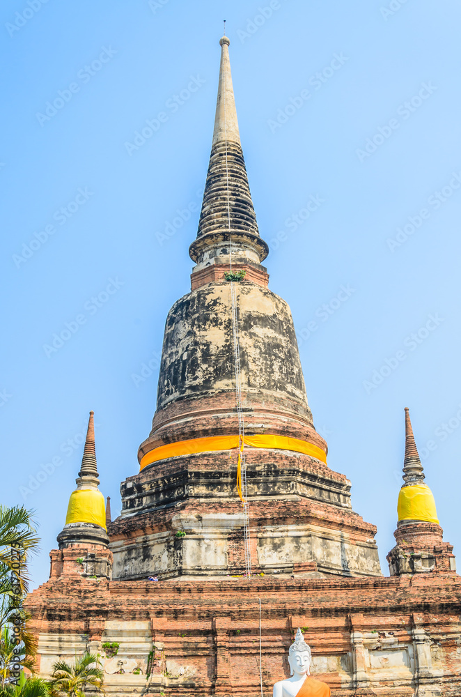 Fototapeta premium Wat Yai Chaimongkol temple in ayutthaya Thailand
